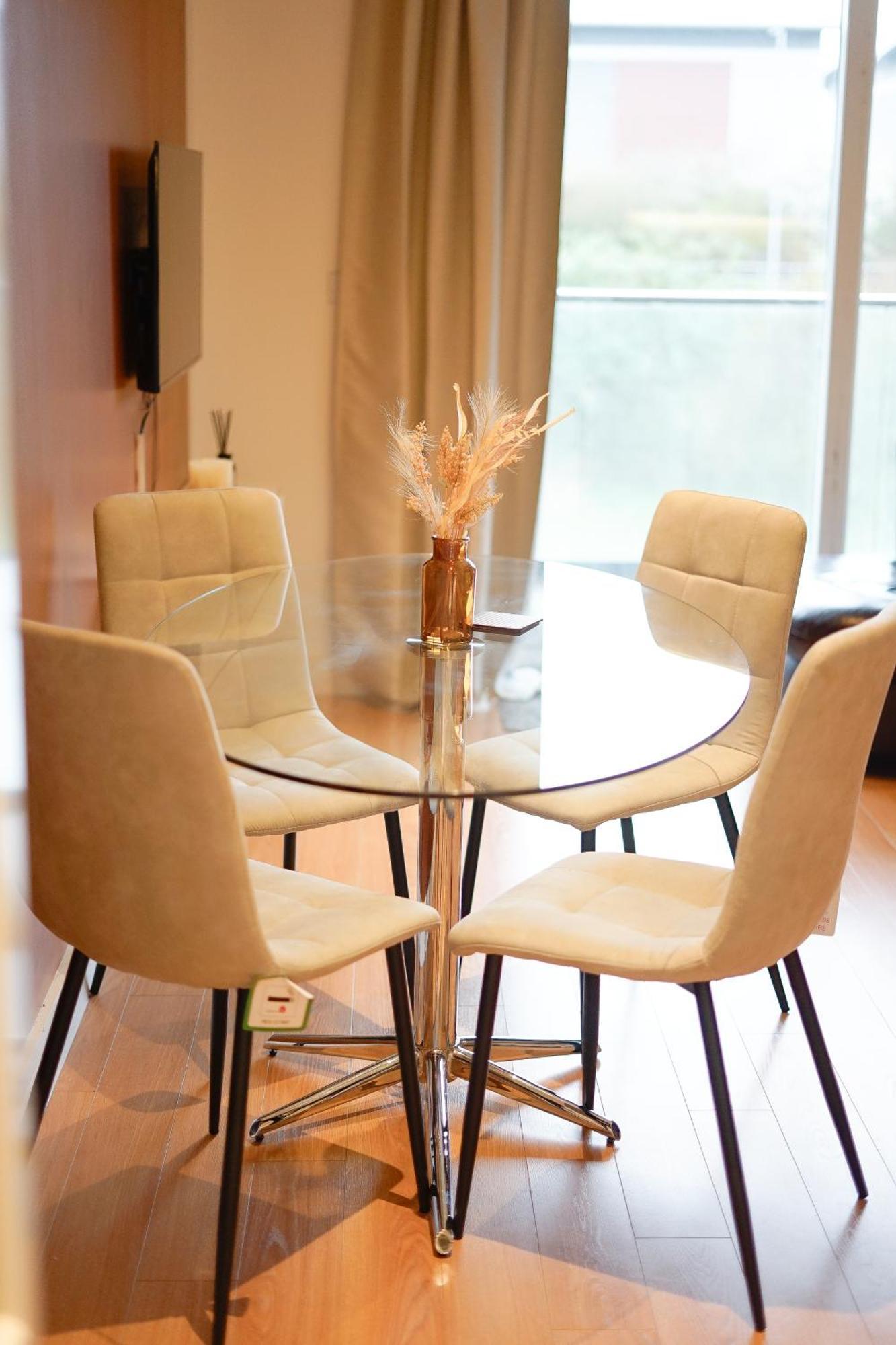 Spacious 2br 2ba Ground Floor In Rg2 - Ideal For Contractors & Business Stays, Free Parking & Sleeps Up To 7! * Reading