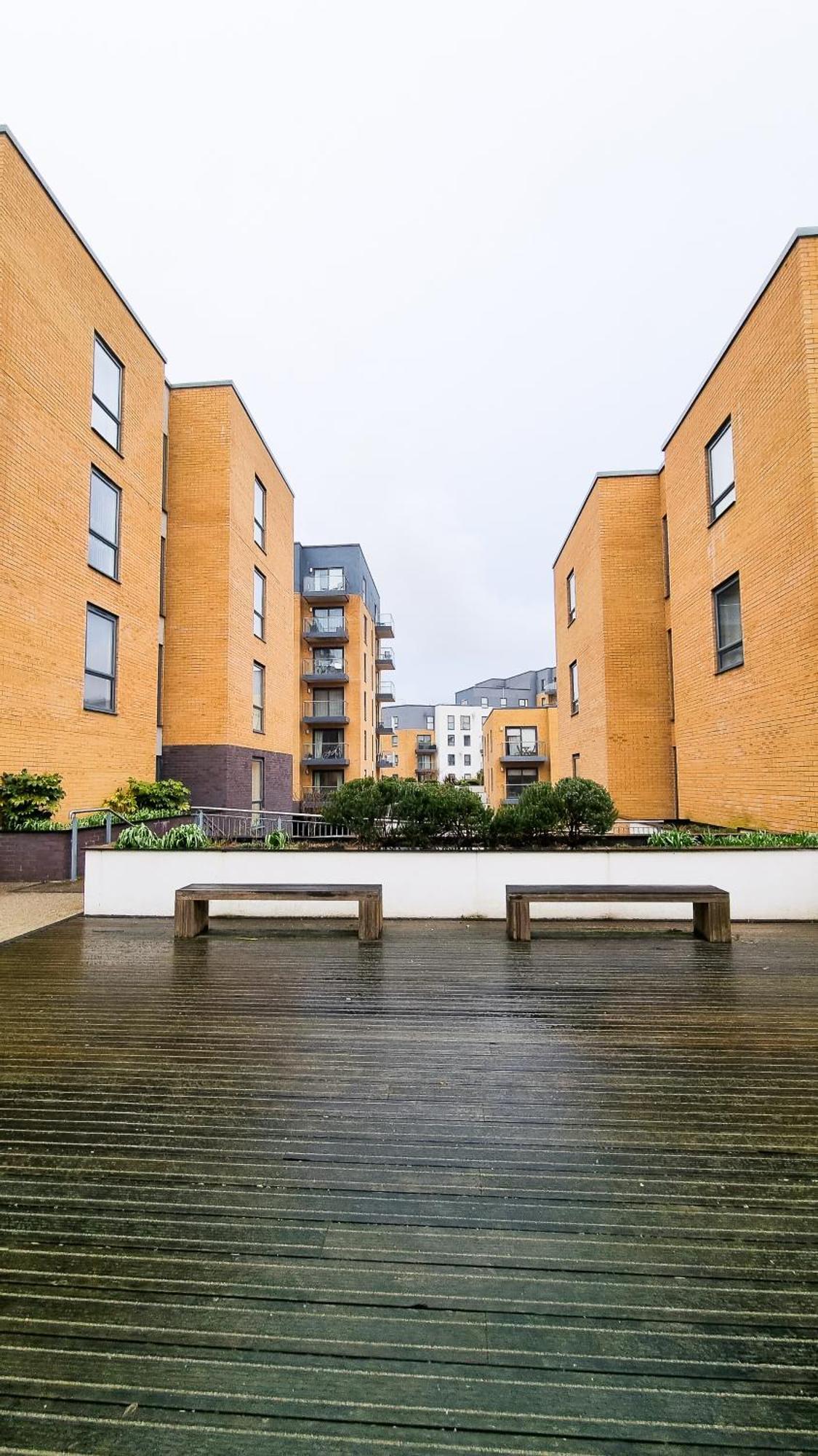 Apartment Spacious 2br 2ba Ground Floor In Rg2 - Ideal For Contractors & Business Stays, Free Parking & Sleeps Up To 7!