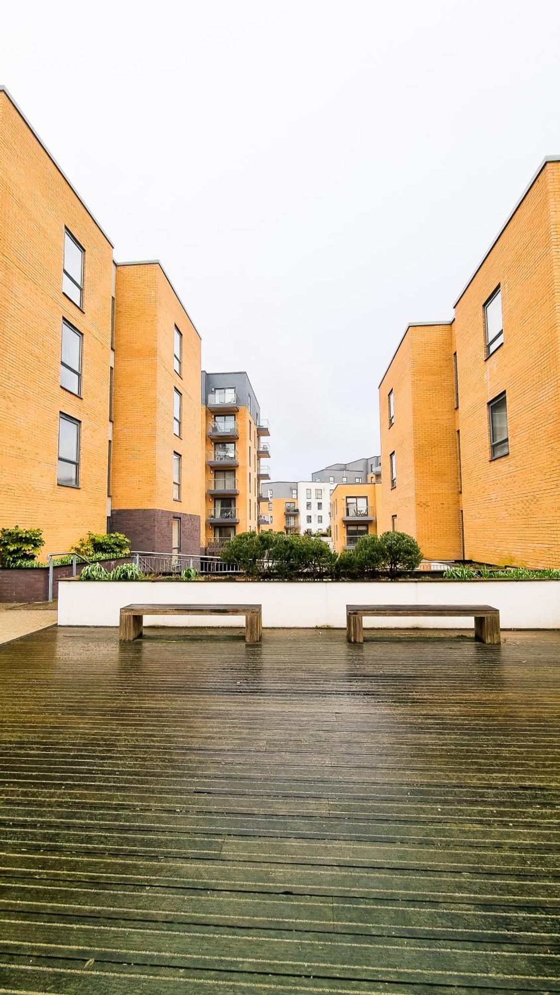 Apartment Spacious 2br 2ba Ground Floor In Rg2 - Ideal For Contractors & Business Stays, Free Parking & Sleeps Up To 7! *