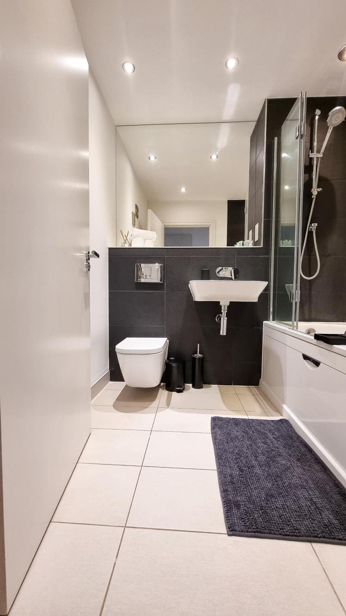 Spacious 2br 2ba Ground Floor In Rg2 - Ideal For Contractors & Business Stays, Free Parking & Sleeps Up To 7! Apartment *
