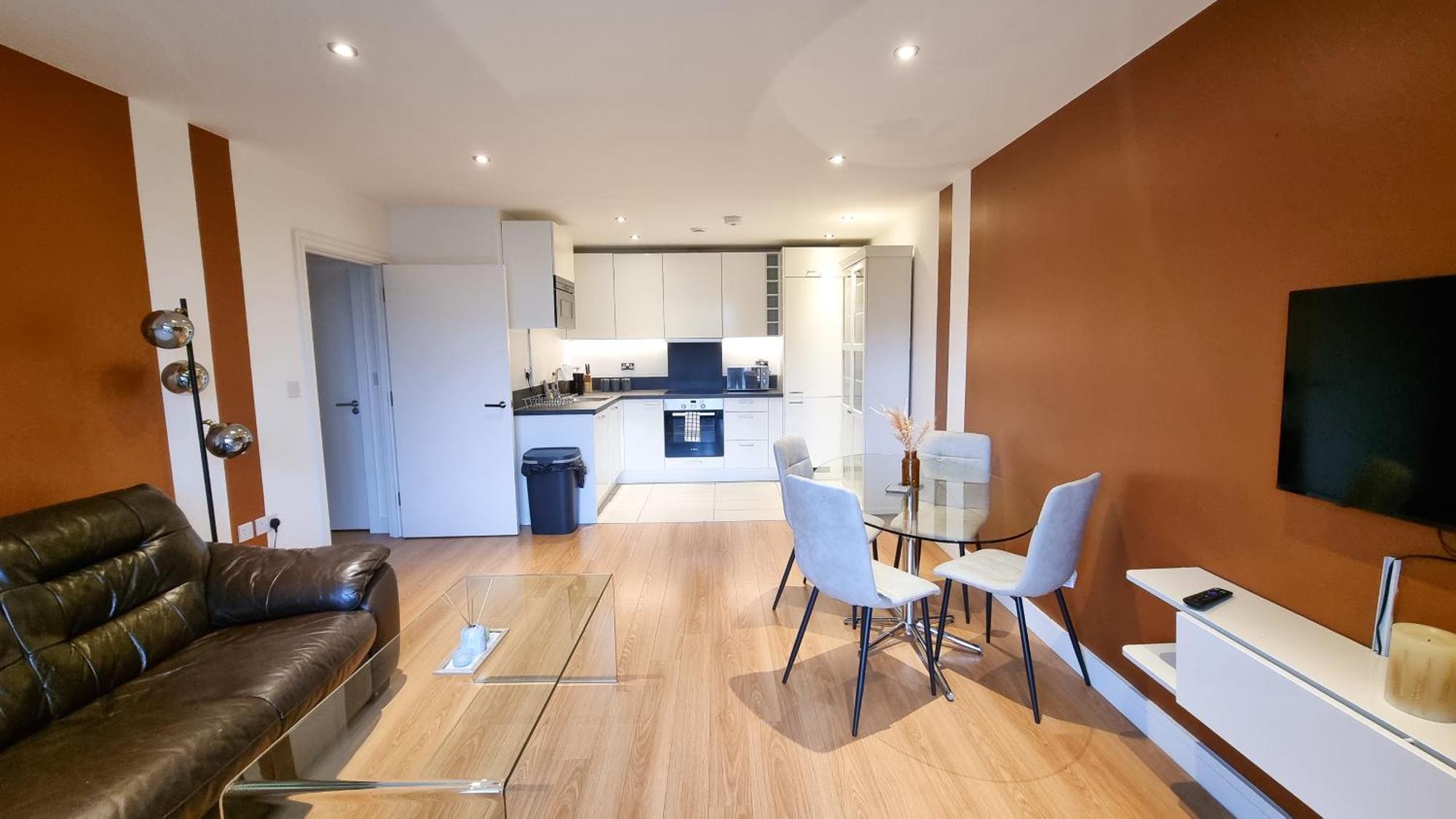 Spacious 2br 2ba Ground Floor In Rg2 - Ideal For Contractors & Business Stays, Free Parking & Sleeps Up To 7! Apartment *