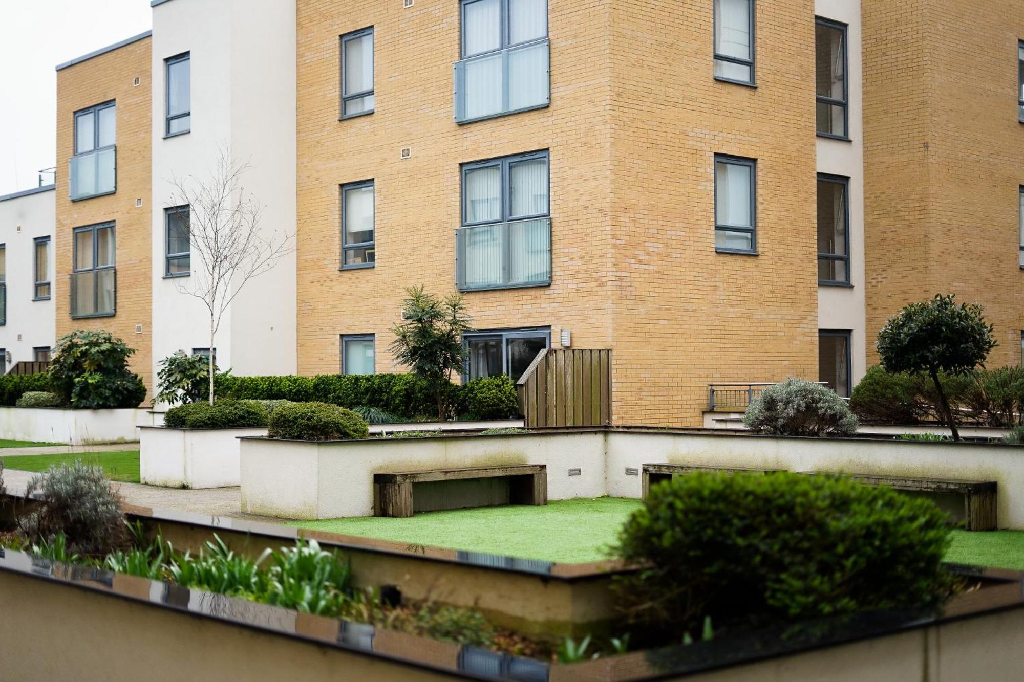 Spacious 2br 2ba Ground Floor In Rg2 - Ideal For Contractors & Business Stays, Free Parking & Sleeps Up To 7! Apartment Reading