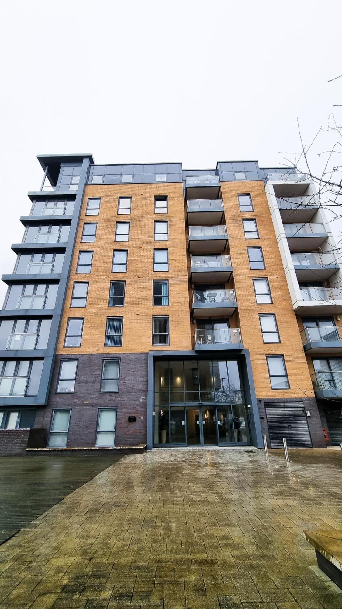 Spacious 2br 2ba Ground Floor In Rg2 - Ideal For Contractors & Business Stays, Free Parking & Sleeps Up To 7! Reading