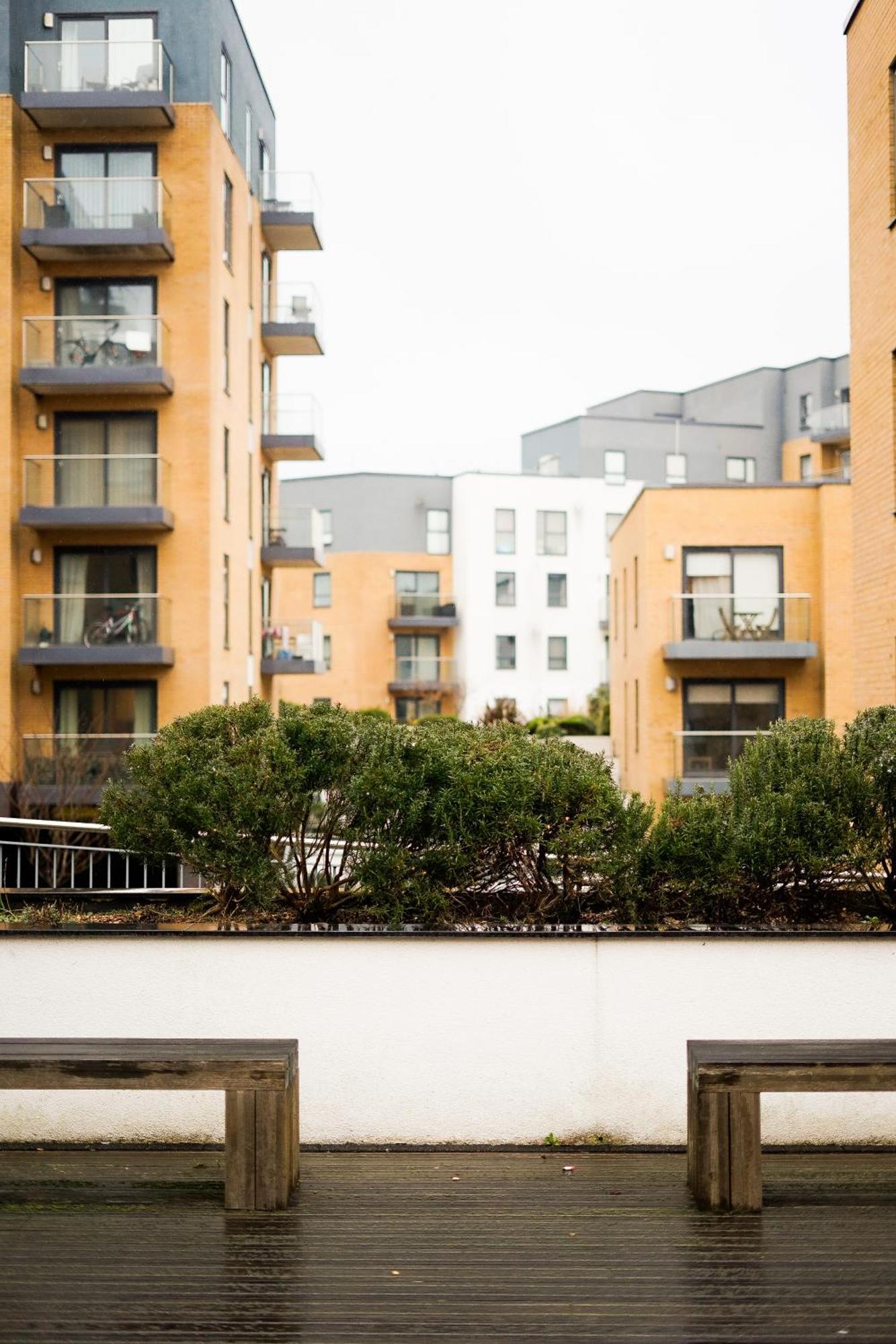Apartment Spacious 2br 2ba Ground Floor In Rg2 - Ideal For Contractors & Business Stays, Free Parking & Sleeps Up To 7! *