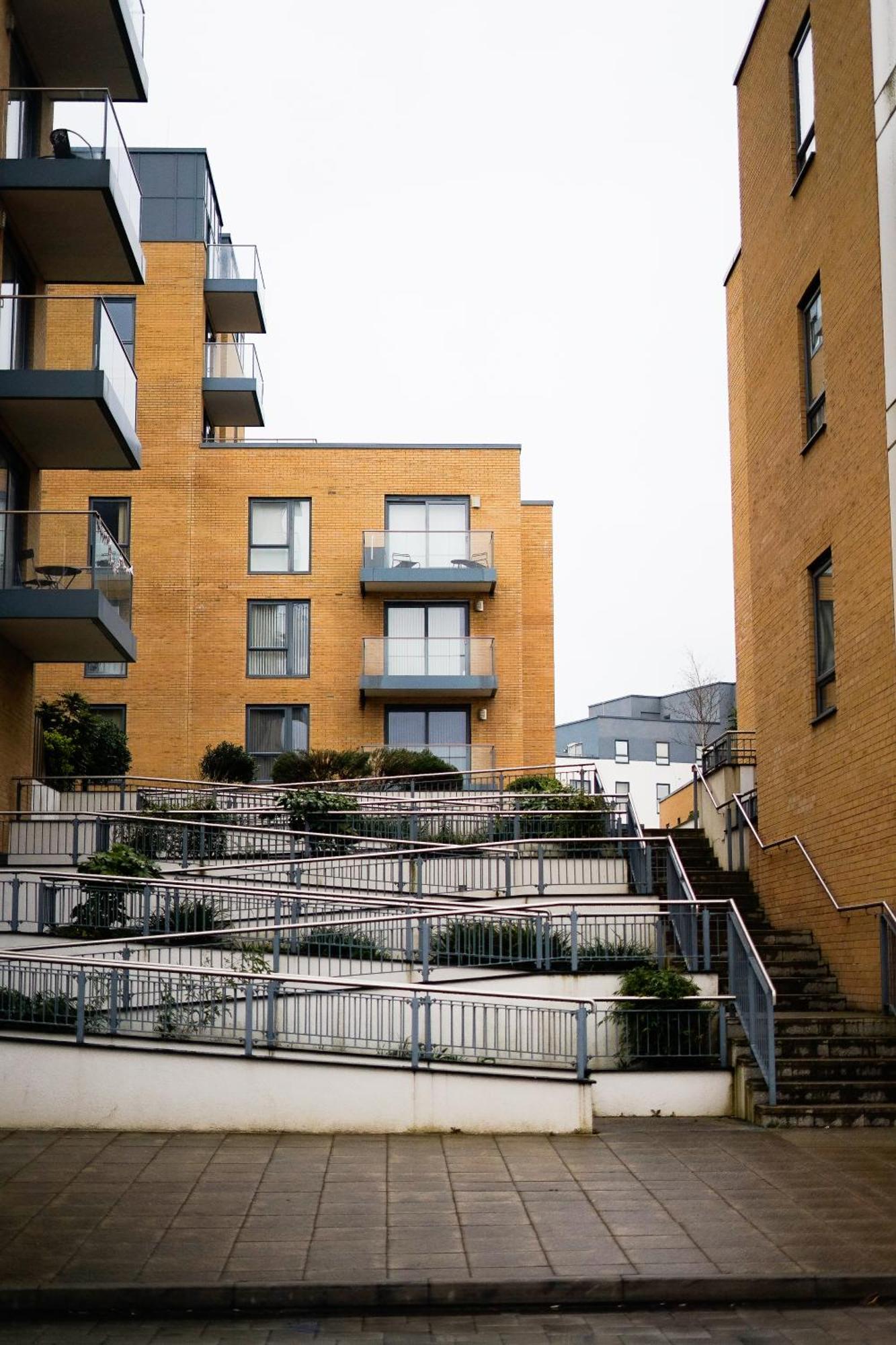 Apartment Spacious 2br 2ba Ground Floor In Rg2 - Ideal For Contractors & Business Stays, Free Parking & Sleeps Up To 7! Reading