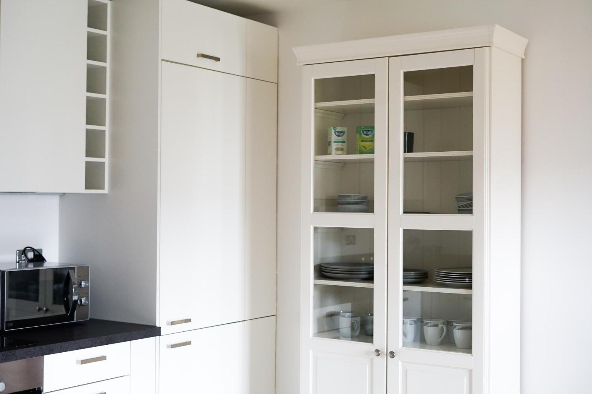 Spacious 2br 2ba Ground Floor In Rg2 - Ideal For Contractors & Business Stays, Free Parking & Sleeps Up To 7! *
