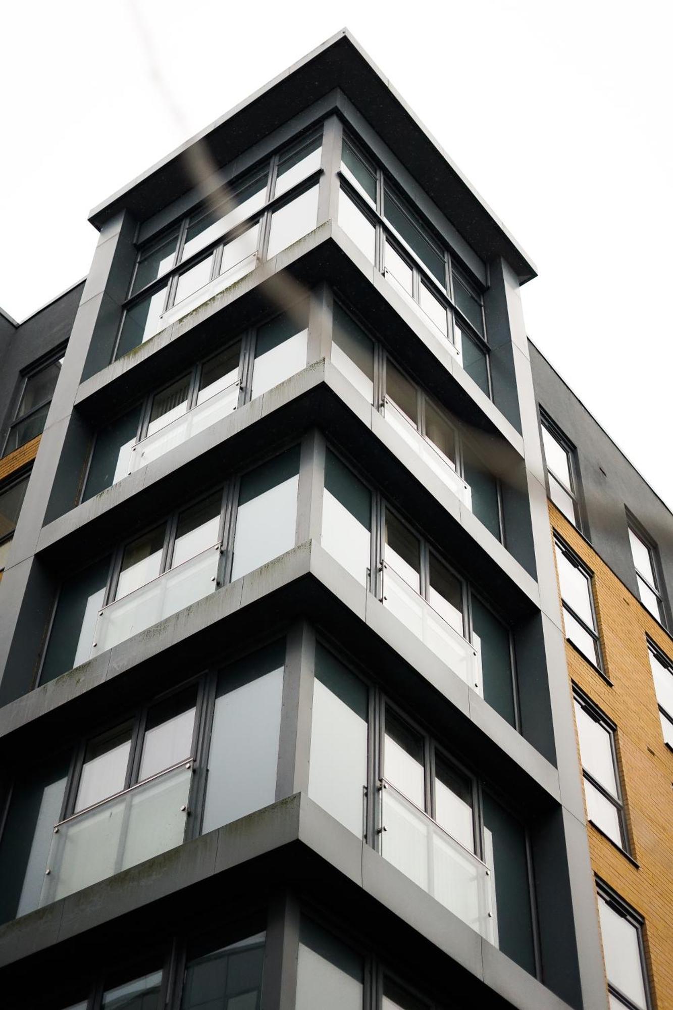 Spacious 2br 2ba Ground Floor In Rg2 - Ideal For Contractors & Business Stays, Free Parking & Sleeps Up To 7!