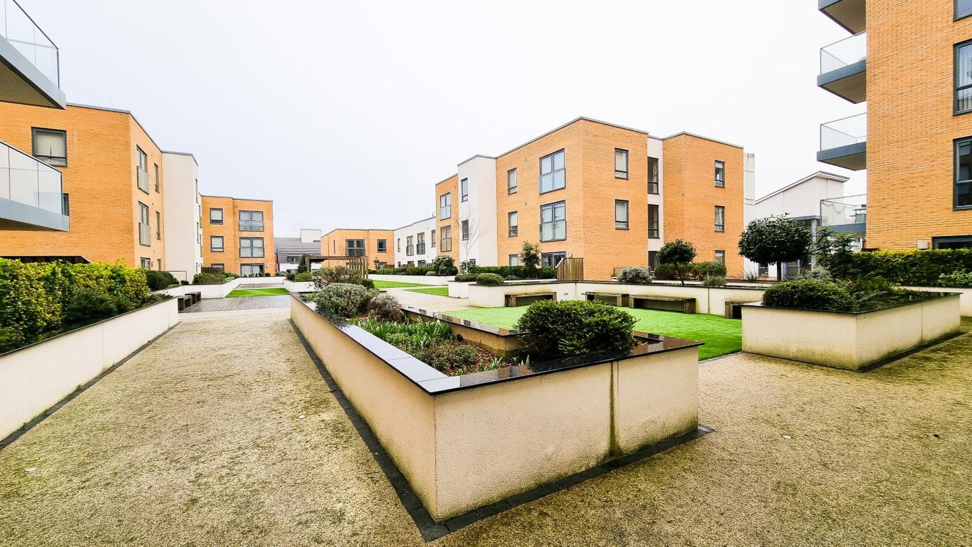 Spacious 2br 2ba Ground Floor In Rg2 - Ideal For Contractors & Business Stays, Free Parking & Sleeps Up To 7! Apartment Reading
