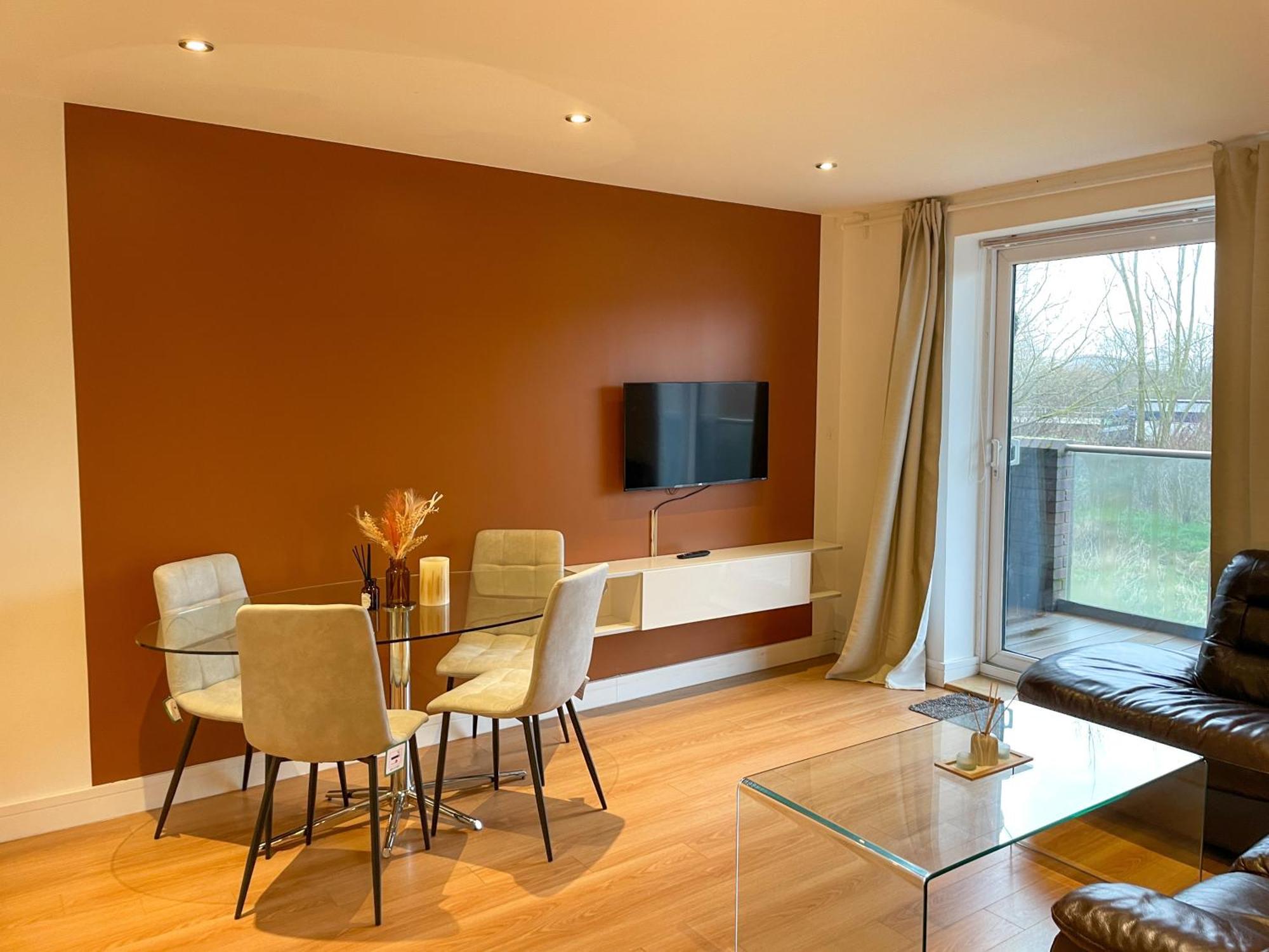 Spacious 2br 2ba Ground Floor In Rg2 - Ideal For Contractors & Business Stays, Free Parking & Sleeps Up To 7!
