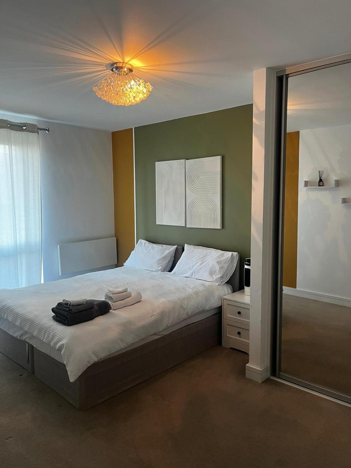 Apartment Spacious 2br 2ba Ground Floor In Rg2 - Ideal For Contractors & Business Stays, Free Parking & Sleeps Up To 7! Reading