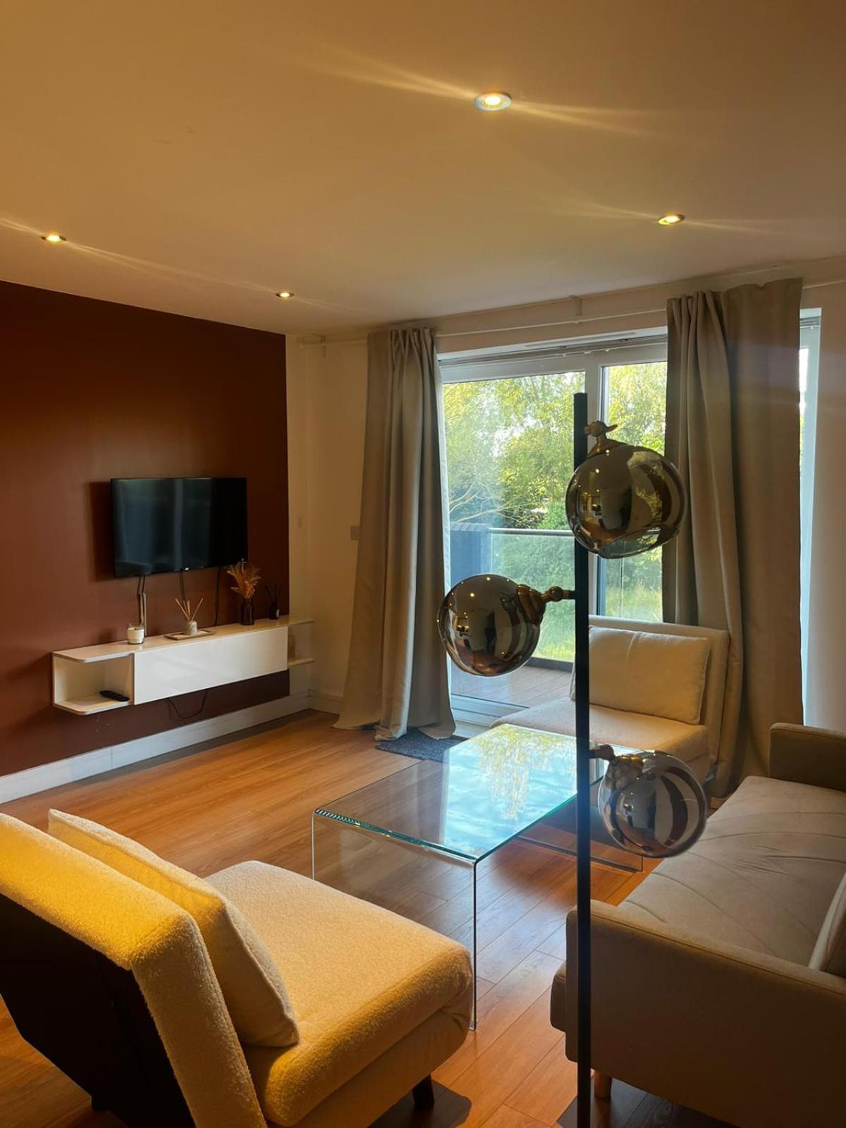 Spacious 2br 2ba Ground Floor In Rg2 - Ideal For Contractors & Business Stays, Free Parking & Sleeps Up To 7! Reading