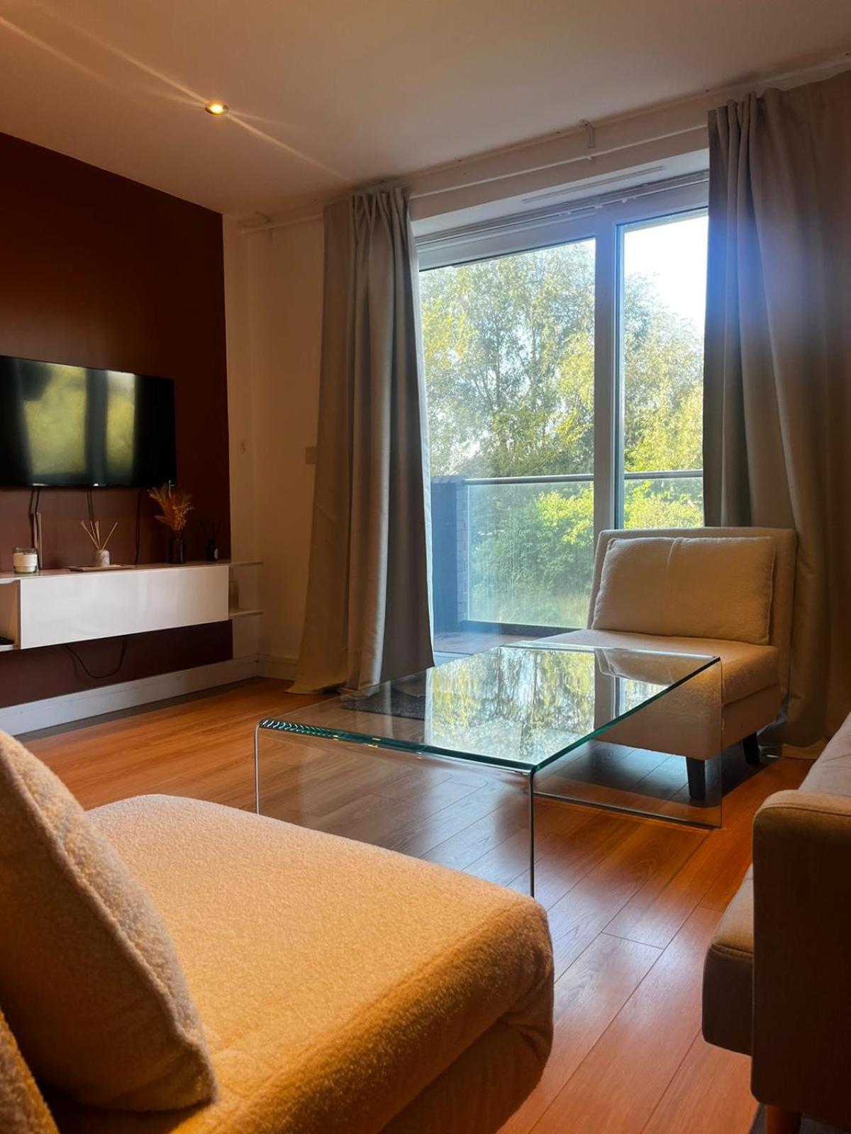 Spacious 2br 2ba Ground Floor In Rg2 - Ideal For Contractors & Business Stays, Free Parking & Sleeps Up To 7! * Reading